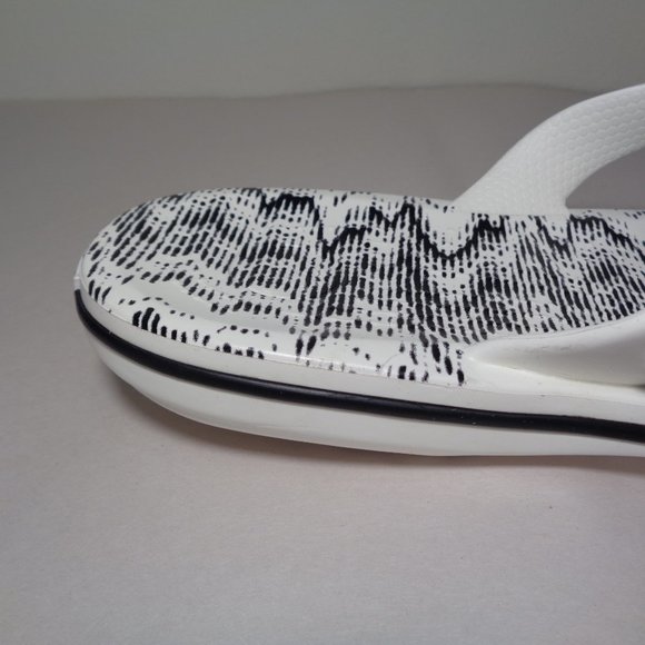 Crocs Size 10 CROCBAND CARDIO WAVE FLIP White Black Sandals New Men\'s Shoes main image 12